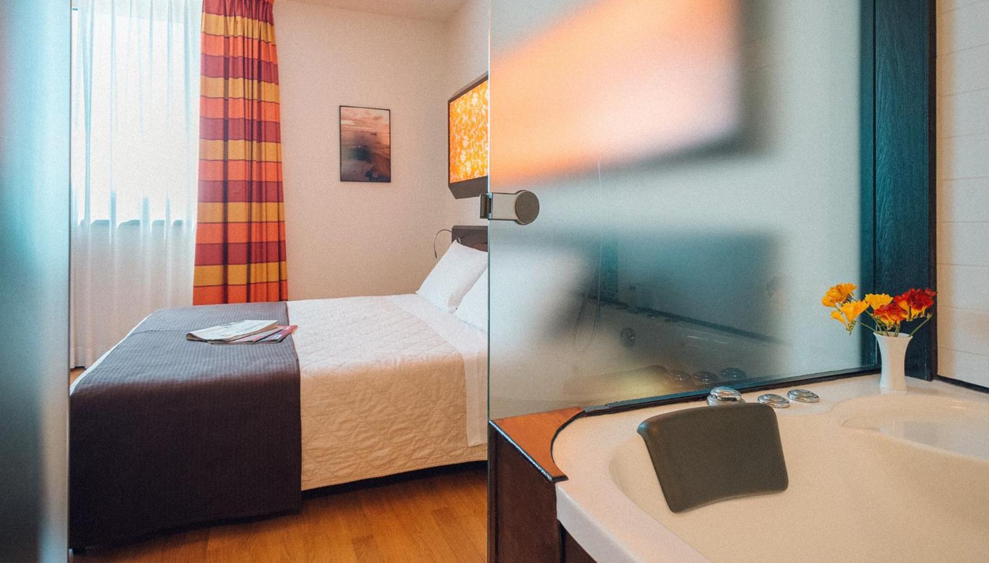 Hotel Sanlu Serrano