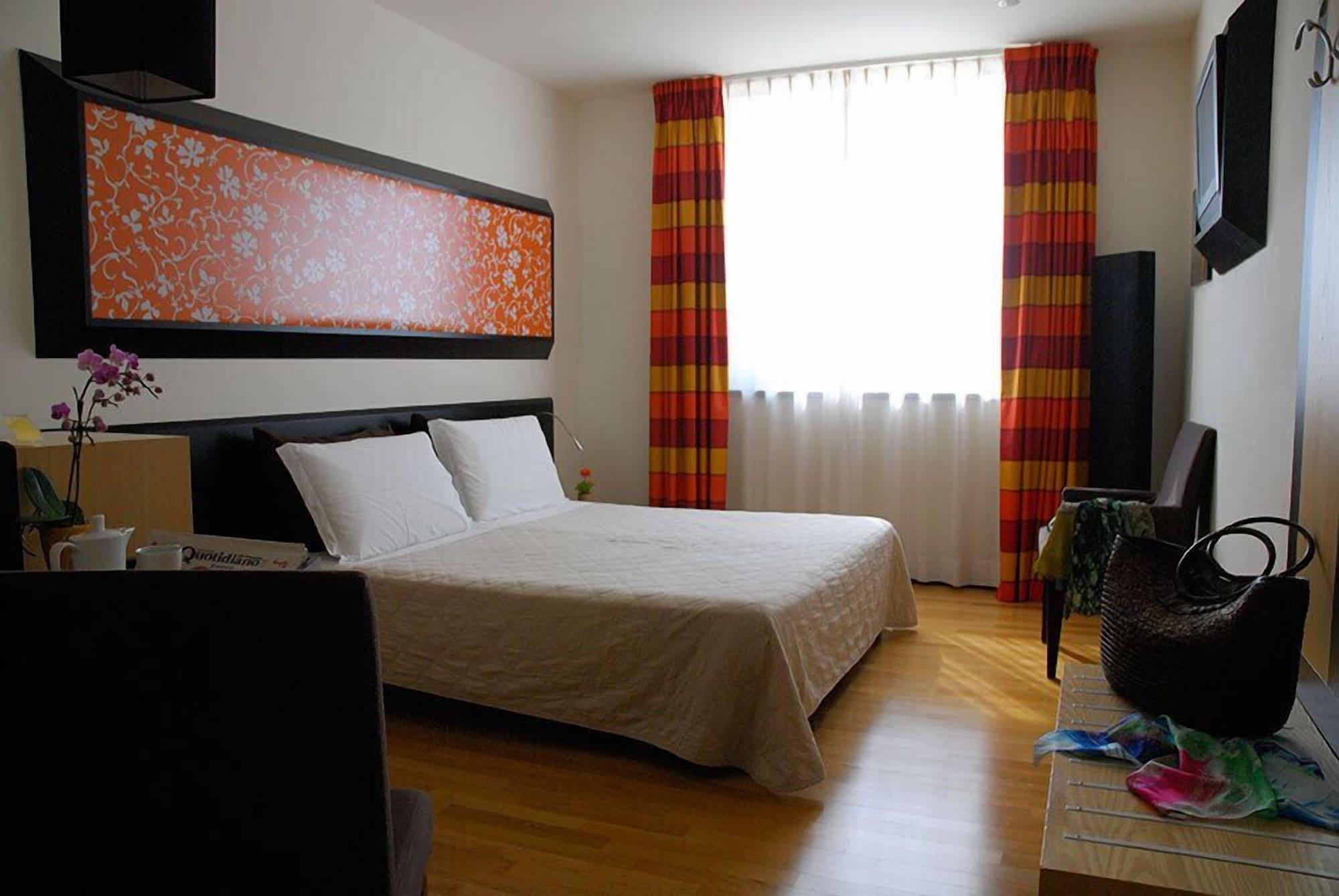 Sanlu Hotel 3*